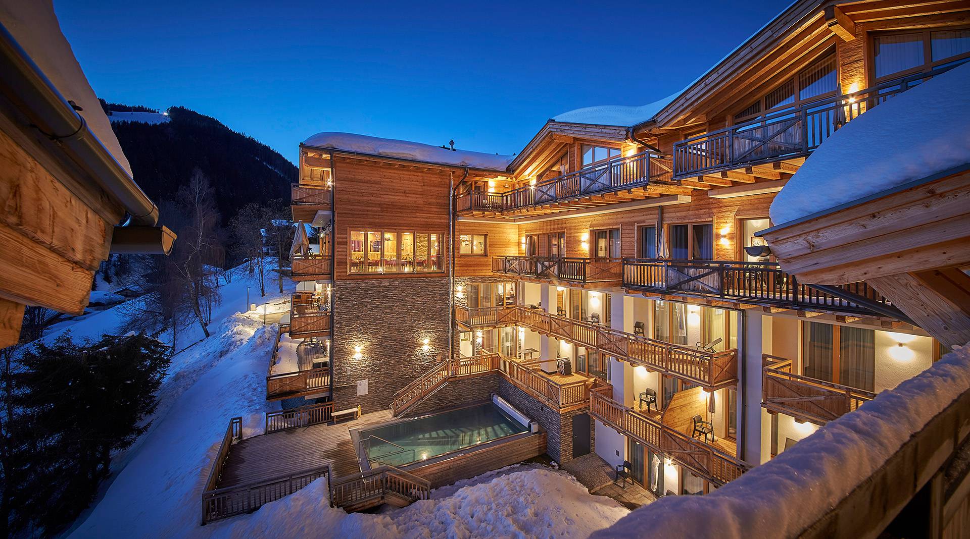 Skiurlaub in Saalbach-Hinterglemm - Alpen Parks Best Family Hotel AlpenParks Sonnleiten Saalbach Familienhotel an der Skipiste